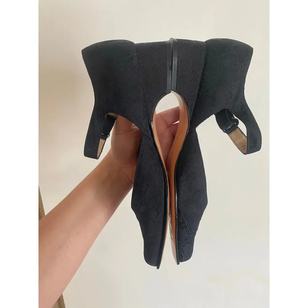 Ferragamo size 9 black fabric Mary Jane low heels